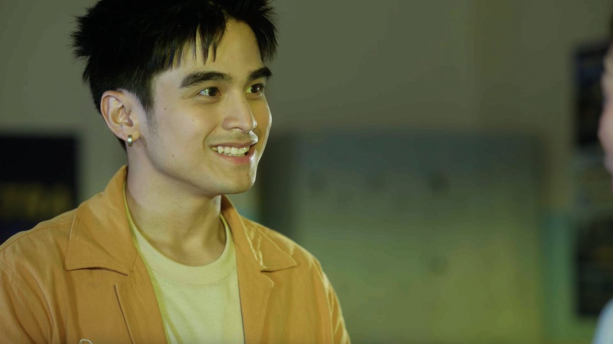#Trailer: This is it! Makikilala na natin ang 5-star rider na GO LANG NANG GO para sa pamilya, pag-ibig, at pangarap! ⭐️ Abangan si #WillAshley in his first lead role in a Drama series! #DeliveryBoi, WORLD TV PREMIERE this October 19 (Mon) at 3:20 PM on GMA Afternoon Prime. 🛵💨 Can't wait? Watch on GMA Play starting October 17. Download the app now for early delivery! 📦