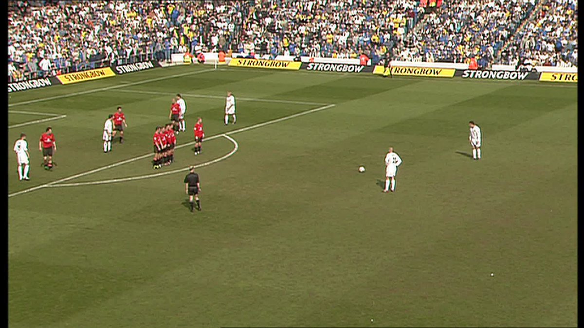 "That's why he is in Beckham's class" What a free-kick this was from Ian Harte 🤩
