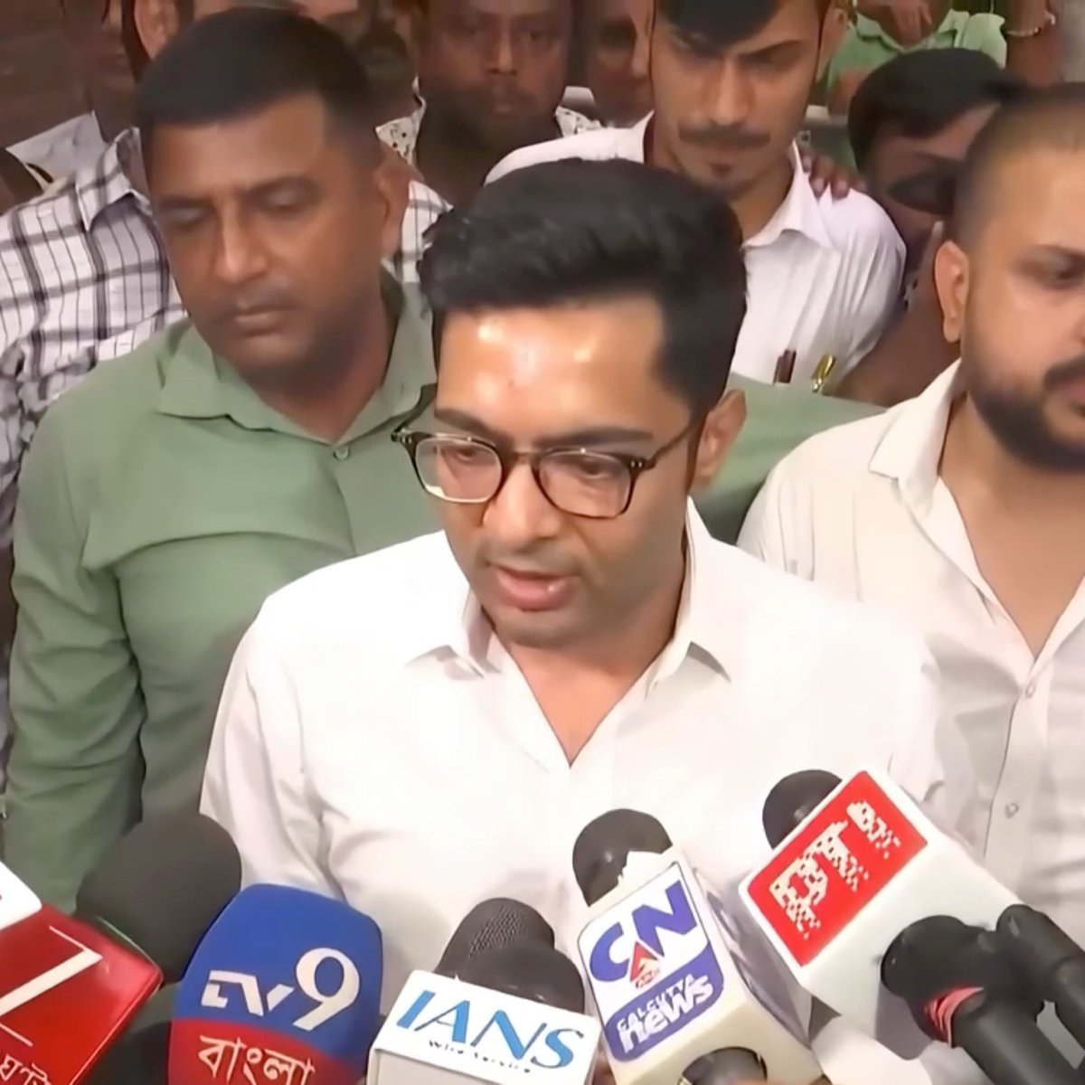 This is not just about our Hon’ble Chairperson Mamata Banerjee. THIS IS ABOUT A WOMAN! -Shri Abhishek Banerjee If this is how a woman, who is also the former Chief Minister supposedly protected under Z+ security provided by the BJP West Bengal government, is being treated, then what does it say about the state of women’s safety in Bengal? What exactly is the police doing? This is a colossal failure of security and accountability! WOMEN ARE NOT SAFE UNDER BJP'S MISRULE. PERIOD.