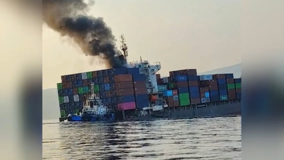 Container Ship HIT A MINE in the Strait of Hormuz and SANK Here is the official footage and footage from others on the water Public Relations of the IRGC Navy: A container ship carrying contraband, which was attempting to pass through an unauthorized and dangerous route in the Strait of Hormuz, exploded and caught fire after striking a naval mine. The ship, carrying over 2500 containers, sank this morning in the waters south of the Strait of Hormuz due to the intensity of the fire. The Islamic Revolutionary Guard Corps Navy announces: Local vessels and fishermen should exercise the utmost caution when navigating this route to avoid collisions with floating containers.