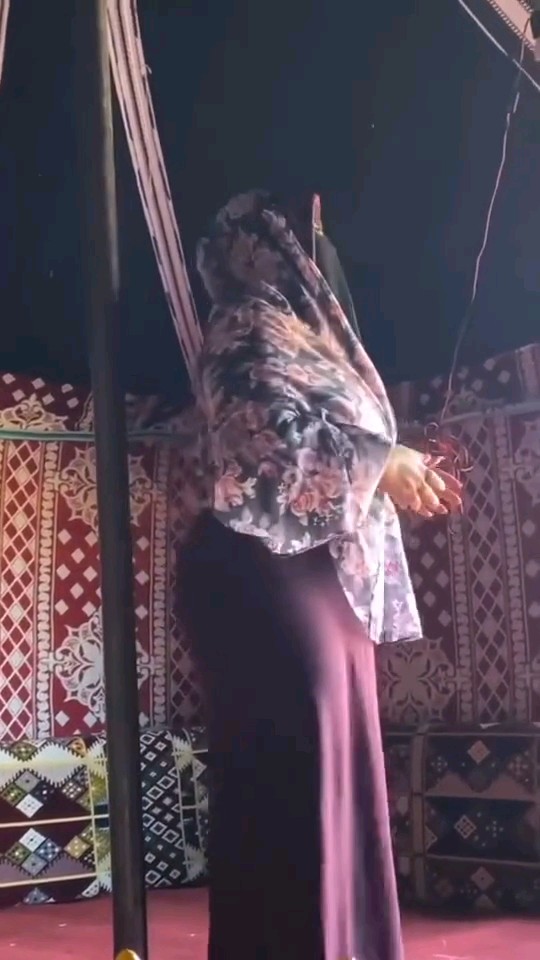 بدويه ارمله عمري 45 عندي حلال الحمدلله واملك بيت وسياره سعوديه قبيليه ابحث عن زواج بكل جديه برجل كبير بالعمر يكون موضف او متقاعد