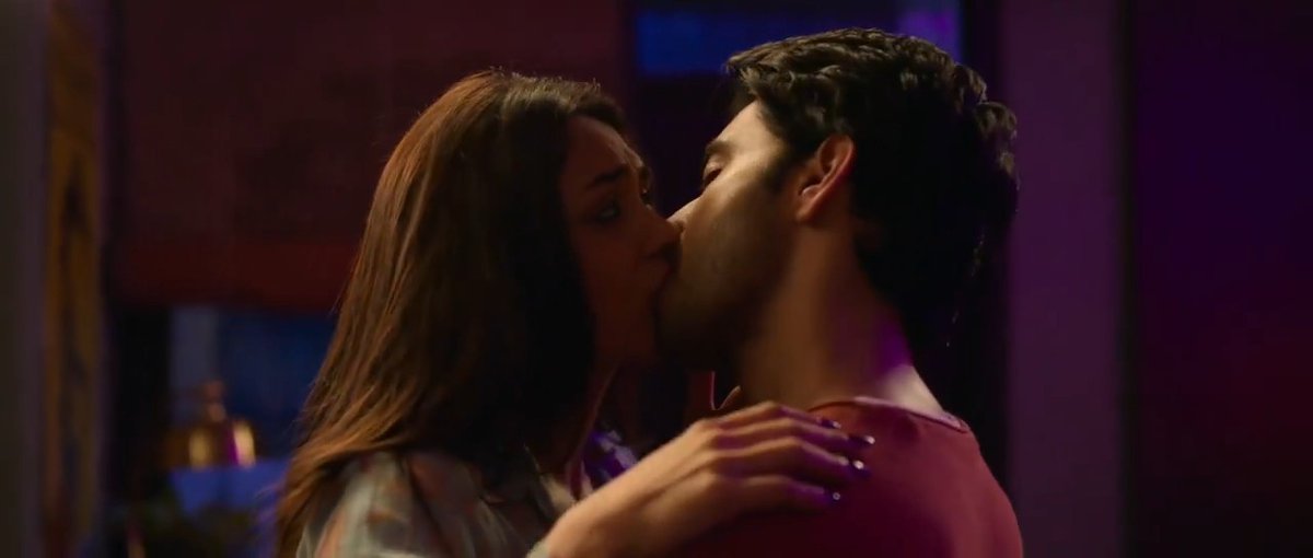 It's just a kiss Scene !? That kiss Scene 👀