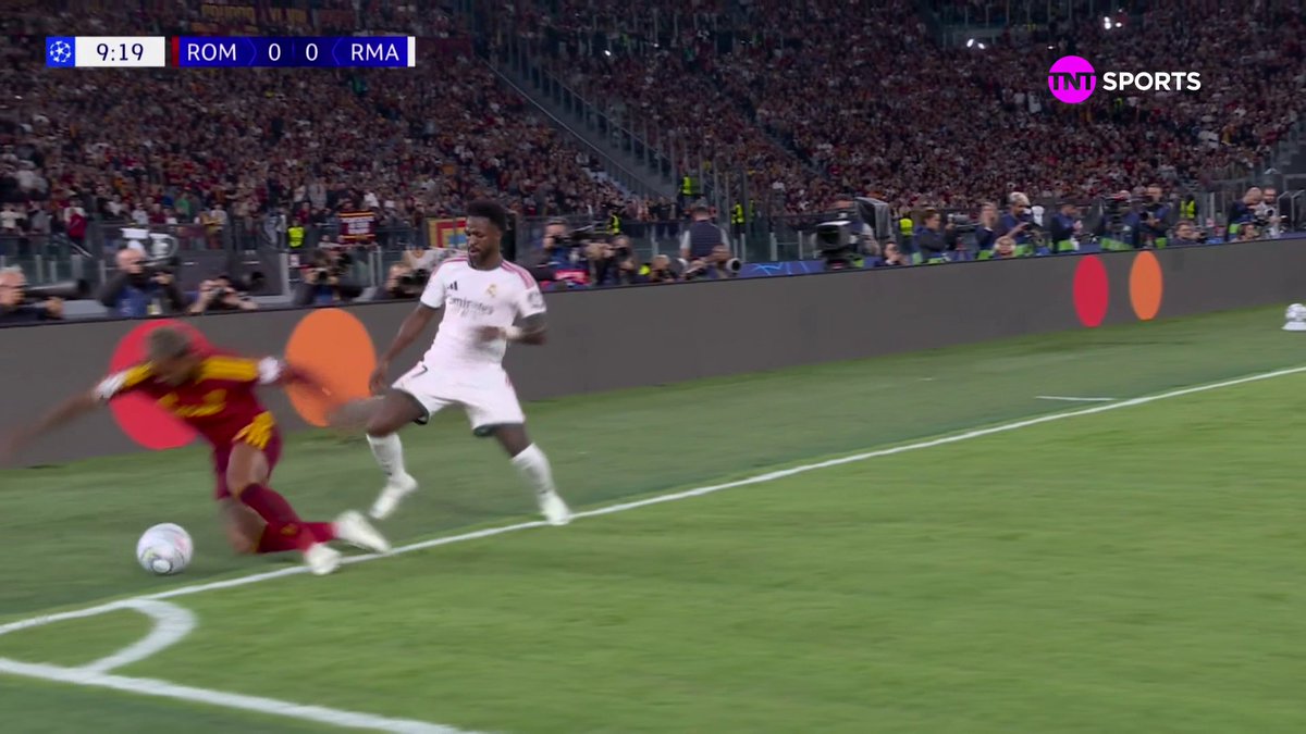 Vinicius Júnior x Wesley. Saudades, torcida do Flamengo?