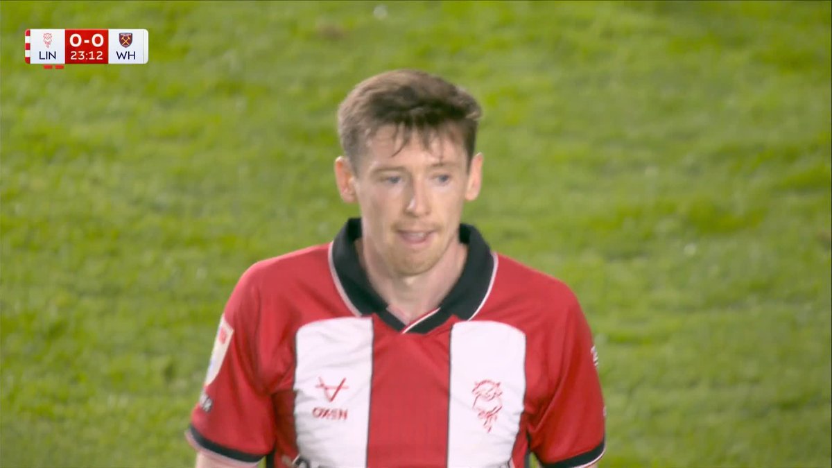 Lincoln are down to NINE! 😱 Conor McGrandles brings down Jarrod Bowen as he is through on goal and is sent off!