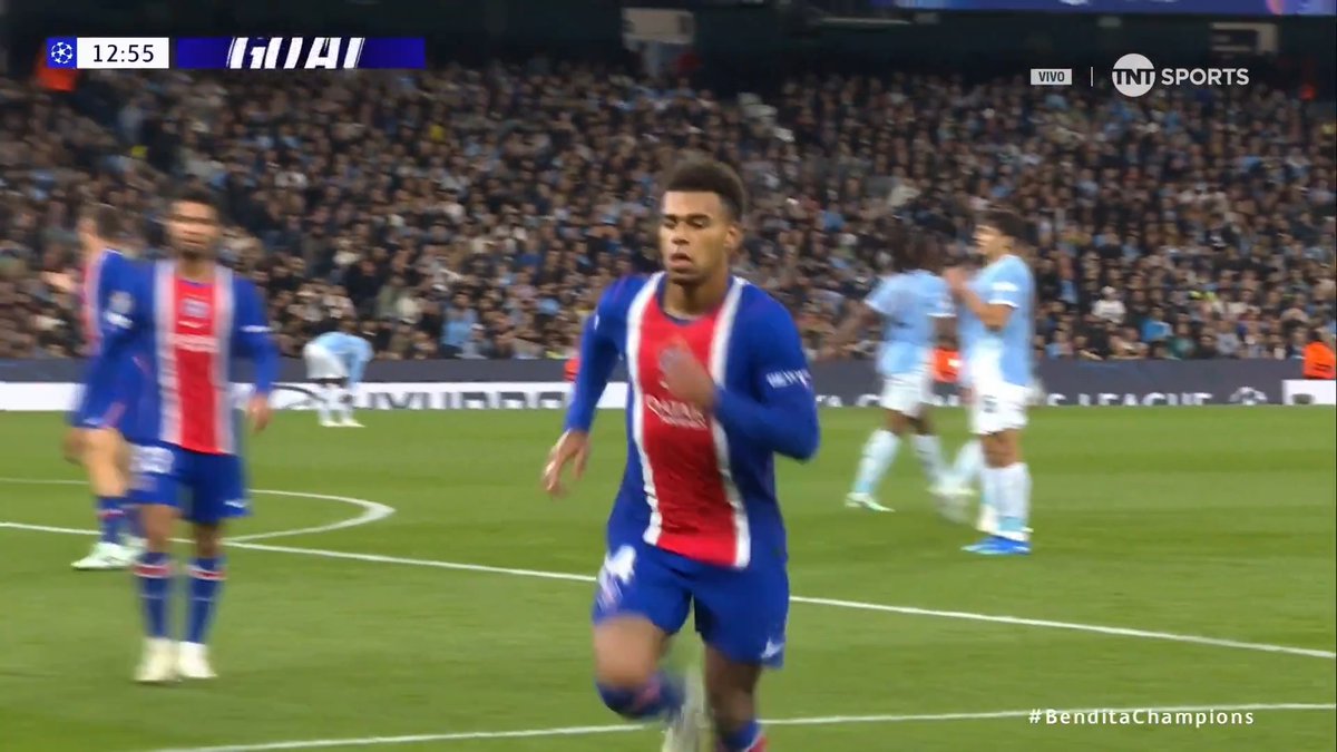 Lo que juega el PSG de Luis Enrique en Champions es irreal. Imposible odiarlos, juegan por nota y son un espectáculo. Vean nada más el primer gol, un poema colectivo.