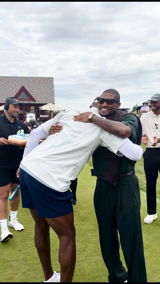 It’s only right we celebrate Usher Raymond IV ’s 48th on the course from LeBron James and the crew! 🙌🏾🎂 Happy birthday to a legend and ya’ll going to want to be on the lookout for this one on the channel!! 🫡⛳️👑