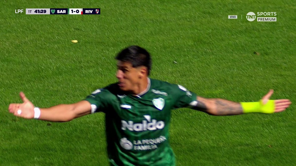 EL RECLAMO DE SARMIENTO POR LA SALIDA DE BELTRÁN Los jugadores del Verde reclamaron que el arquero de River había salido del área con la pelota en las manos. ¿Qué te pareció? #LPFxTNTSports