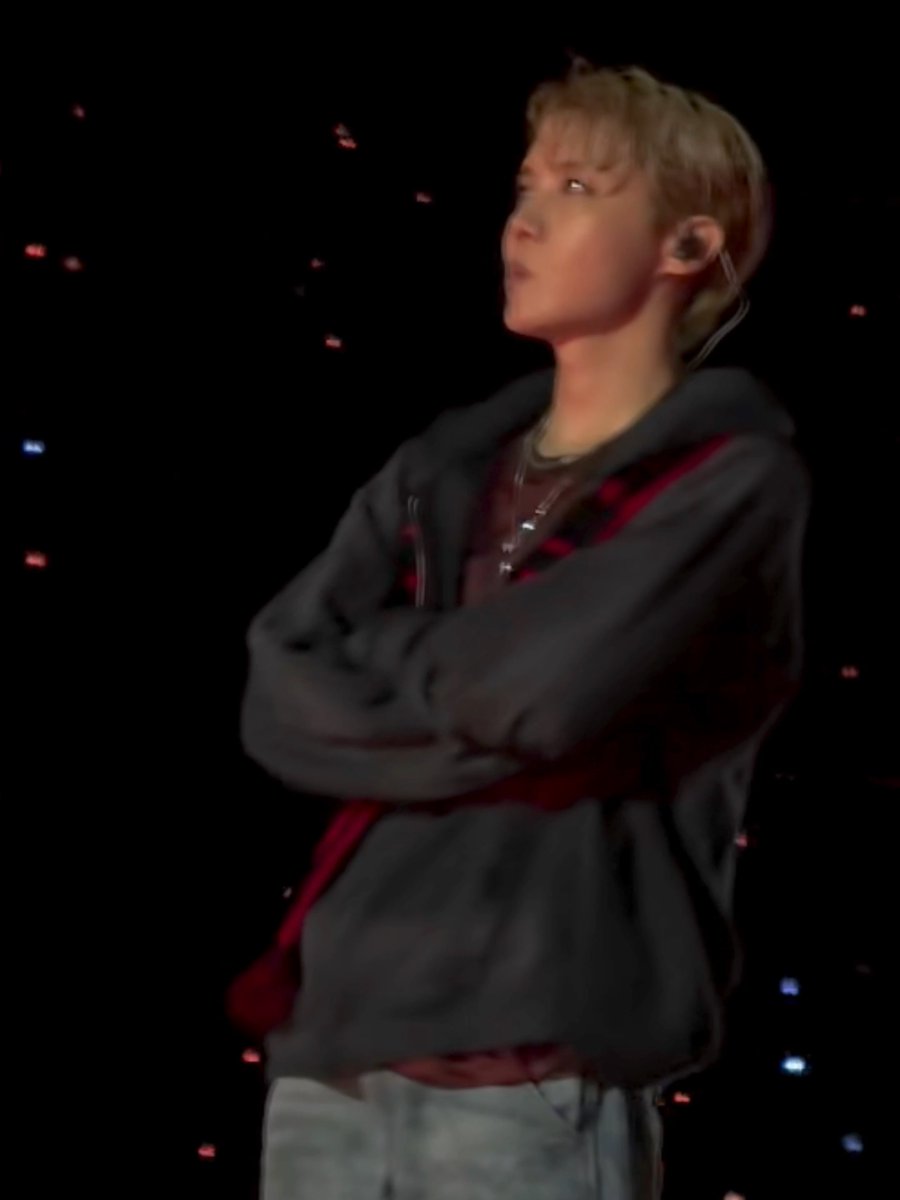 why does it look like he stopped himself from crying ☹️
