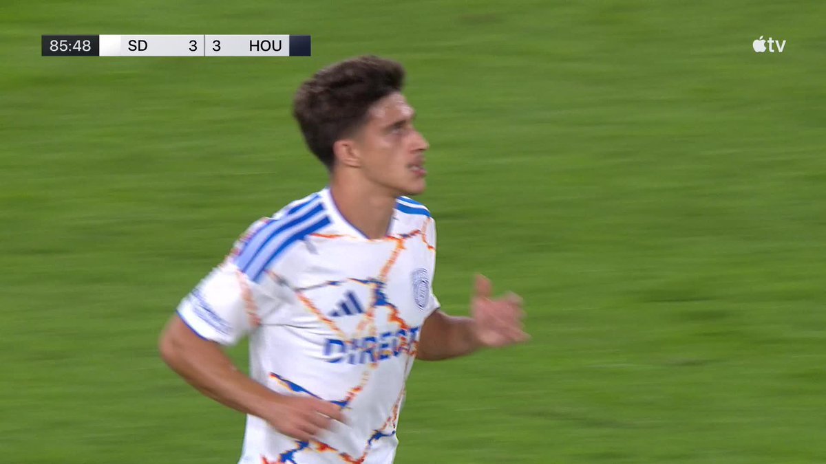 Gabriel Pirani finds the equalizer for San Diego FC off the corner!