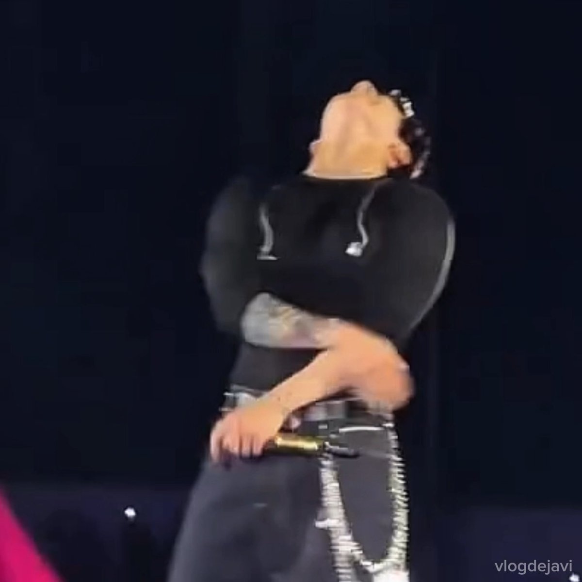 jungkook’s reaction to chilean armys singing ‘arirang’ so loudly with them 🥺