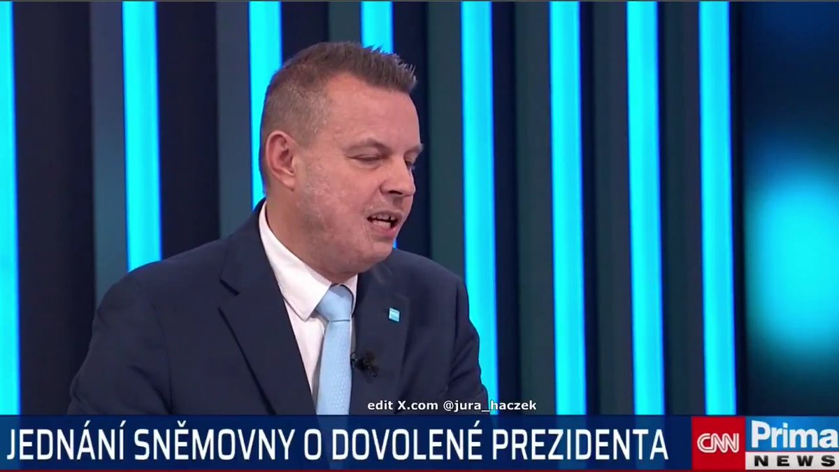 Sledujete psychopata, jak je úplně bez sebe! On by odvolával prezidenta za to, že je na dovolené, že přiletěl k volbám v tričku a že prej dělá reklamu na ORLEN. Haha! A co to ten pablb mele o Alpine Pro? Kdy jim jako dělal prezident reklamu tvl? To jako myslí Olympiádu nebo co? Andreji vezmi tryskáčem do Maroka, udělejte si hezkej víkend, jinak ta 🐷 praskne závistí.