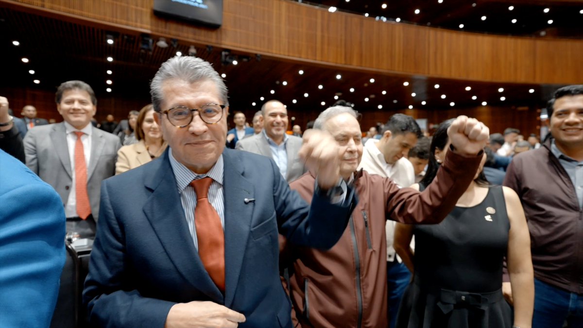Tras una intensa jornada legislativa, aprobamos con 340 votos a favor la Ley de Ingresos, la Ley del ISR y la Ley Federal de Derechos, como parte de un paquete económico responsable e indispensable para enfrentar los retos y desafíos del México moderno.