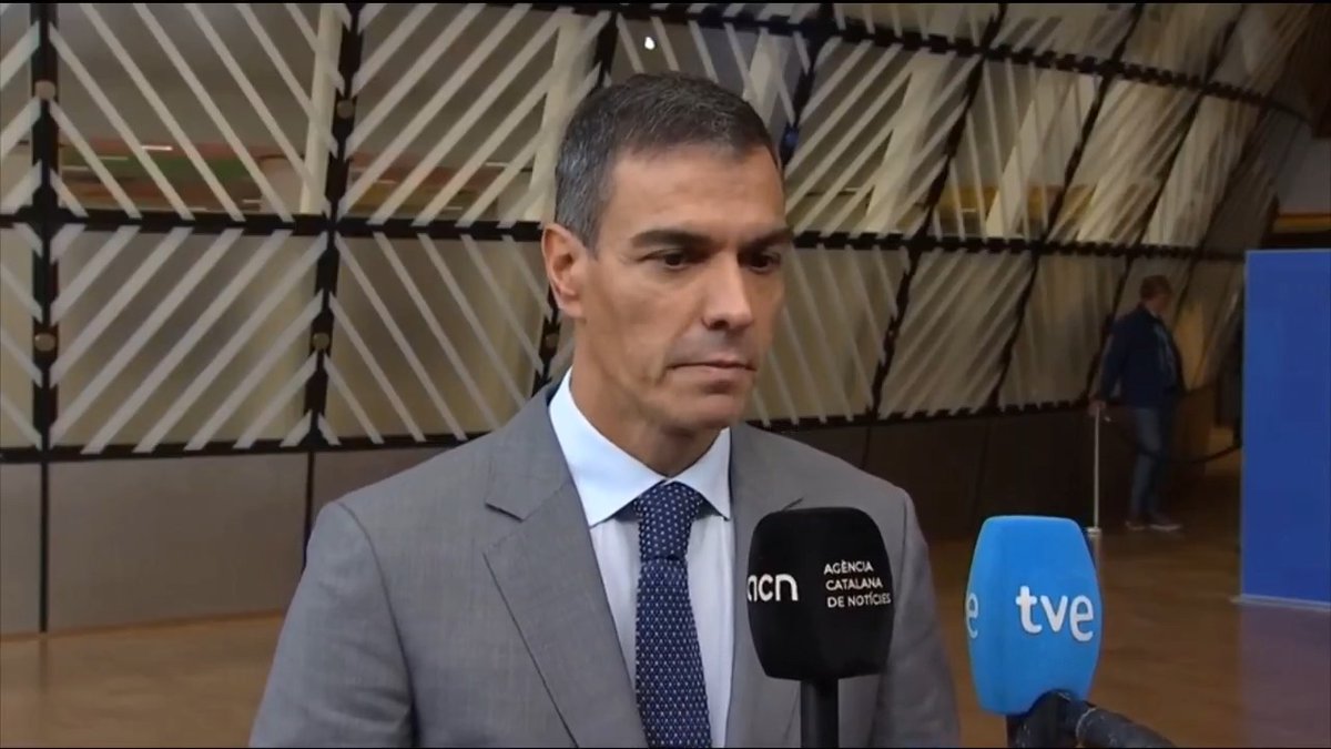 #EnDirecto | Sánchez, "perplejo" porque ve vídeos de dirigentes de la derecha que "abiertamente" dicen que van a recortar pensiones o piden que se "callen" hasta las elecciones: "Su plan es mentir a los pensionistas hasta el 29N y luego si pueden gobernar recortar su jubilación"