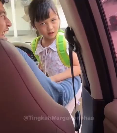 ngakak banget lihat ekspresi adeknya pas ketahuan 😭