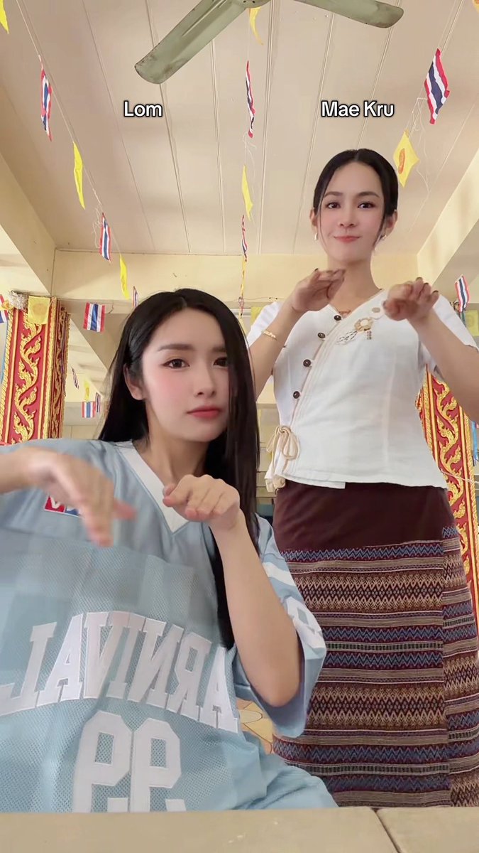 เมื่อไหร่พิ้ล้อมจะเรียนท่องคาถา ชวนแม่ครูเต้นอย่างเดียวเย้ย🤣 #lookkaewkamollak #bintsireethorn #ข่มขลัง #khomkhlangtheseries