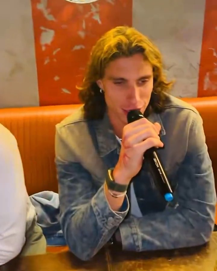 Arsenal signed a defender and accidentally got a pop star 😆 #Calafiori