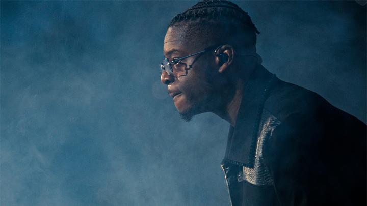 Atteindre le sommet se paie cher. Le documentaire événement NINHO : LE PRIX À PAYER, le 4 novembre.