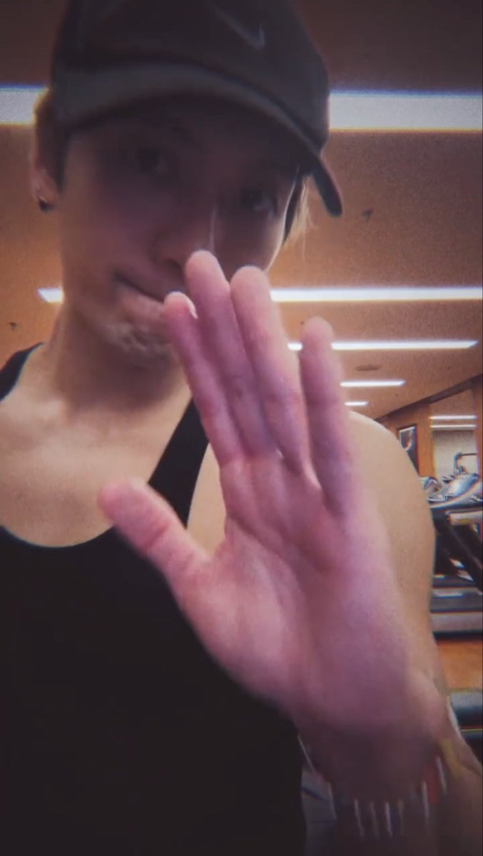 เมื่อคือแจ็คสันมาไลฟ์ ig ละก่อนปิดไลฟ์ก็มีบ่นชีวิตช่วงนี้ให้ฟังด้วย ส่งกำลังใจก้อนโตๆให้แจ็คสันนะครับ🥺 👑 : เอาล่ะครับทุกคน ผมกำลังจะเสร็จแล้ว แล้วก็จะกลับขึ้นห้องพักในโรงแรม แล้วก็นอน ผมง่วงจะตายอยู่แล้วครับ😅 O.k นะแล้วเจอกันเร็วๆนี้ครับ ผมรู้ว่าช่วงนี้ผมไม่ค่อยได้ active บนโซเชียลมีเดียเท่าไหร่ ผมพยายามจะกลับมาทำแล้ว เพราะมีเรื่องแย่ๆ หลายเรื่องที่ผมต้องจัดการ ซึ่งผมต้องจัดการมันด้วยตัวเอง….ขอเวลาผมหน่อยนะ ผมรู้ว่าช่วงนี้ผมแย่มากๆ เลยแบบเครียดสุดๆ แต่คนเราทุกคนล้วนแต่มีความเครียด ทุกคนเครียดกันหมดแหละ ใครบ้างจะไม่เครียด? เพราะงั้นขอเวลาผมหน่อยนะ เดี๋ยวผมจะกลับมาแข็งแกร่งขึ้น แล้วก็มันน่าปวดหัวมากนะ กับการต้องทำงานร่วมกับคนอื่นเนี่ย เห้อออ…o.k👋 #JacksonWang