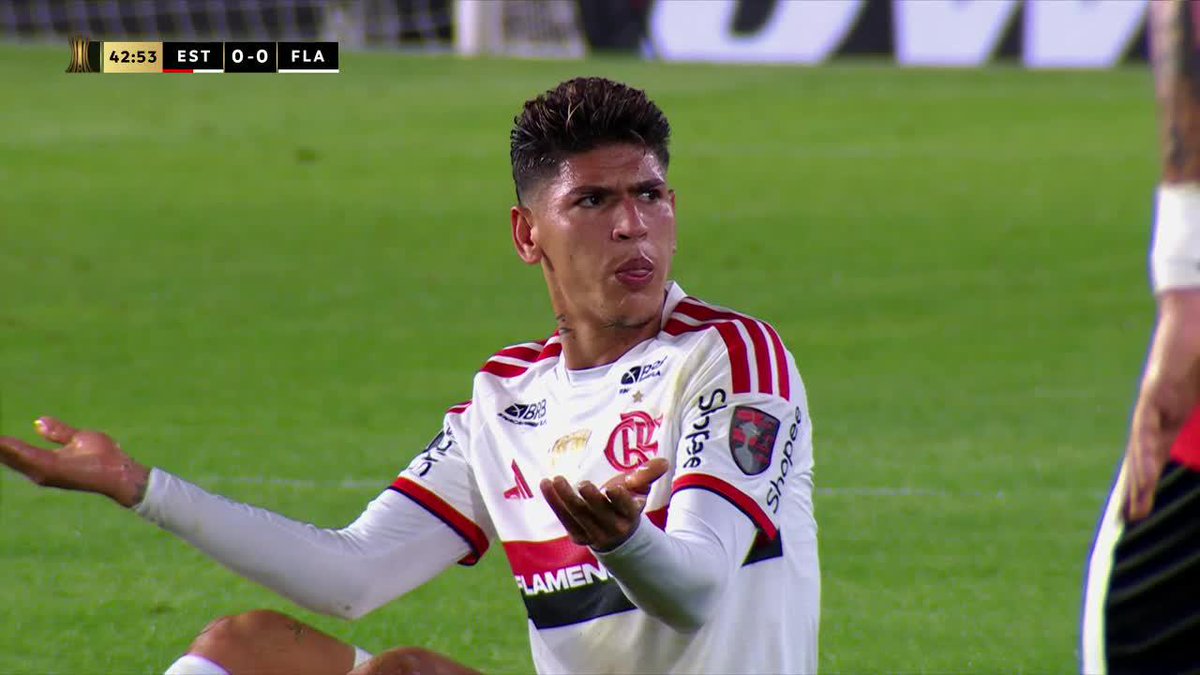 ¡Jorge CHICHE Carrascal! El colombiano ex-River pisó la pelota en la semifinal de la #Libertadores, tiró un hermoso caño y Piovi lo terminó bajando con una durísima infracción... ¡JOGA MUITO! 📺 Mirá TODA la CONMEBOL #Libertadores por ESPN en el Plan Premium de #DisneyPlus