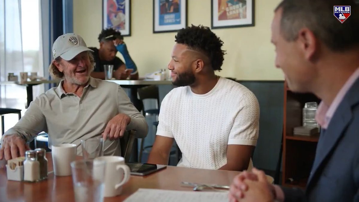 "You are being supported by this whole state... I hope you get to feel that." Back in 2024, Hall of Famer Robin Yount told Jackson Chourio he hoped he got to experience what he and his teammates felt winning the 1982 pennant. Tonight, Chourio and the Brewers completed the sweep to clinch a trip to the World Series!