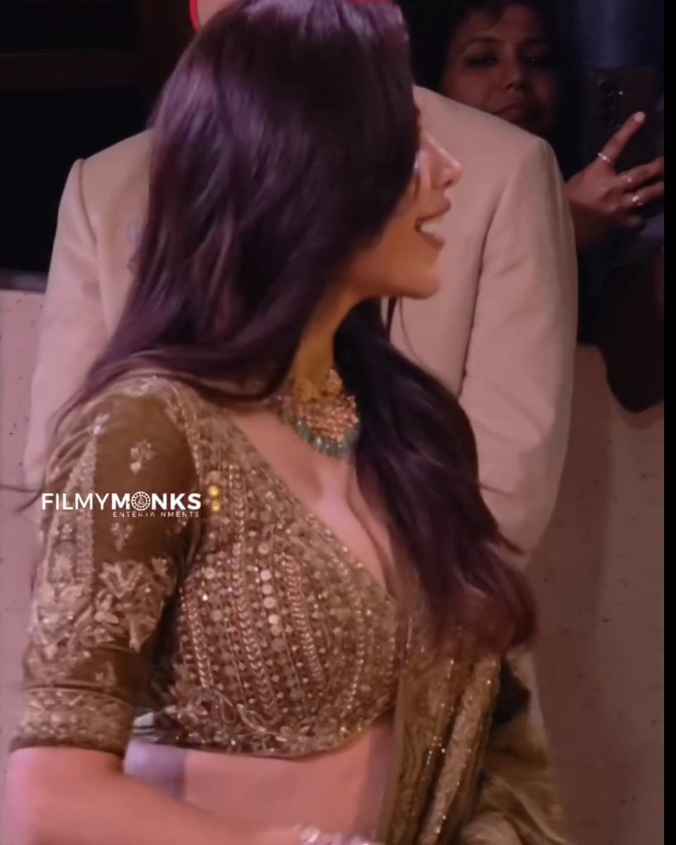 what's the secret behind her changeover !! 👀