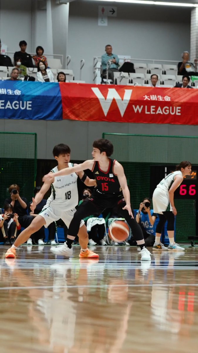 コート上で火花散る、バッチバチのマッチアップ💥 日立ハイテク#18 樋口 鈴乃（PG｜163cm） トヨタ自動車#15 安間 志織（PG｜162cm） 日立ハイテク クーガーズ🏀🐈‍⬛ Hitachi High-Tech Cougars 【公式】トヨタ自動車アンテロープス🏀TOYOTA 𝘼𝙣𝙩𝙚𝙡𝙤𝙥𝙚𝙨 #大樹生命Wリーグ #Wリーグ #Wリーグユナイテッドカップ