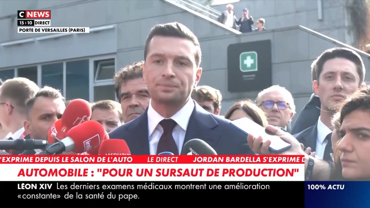 Demain, ce n'est pas la France du travail qui se mobilise : c'est la France du chaos, derrière Jean-Luc Mélenchon, avec tout ce que notre pays compte de permanents syndicaux, de groupuscules violents et de milices anti-flics. J'apporte mon soutien aux forces de sécurité.