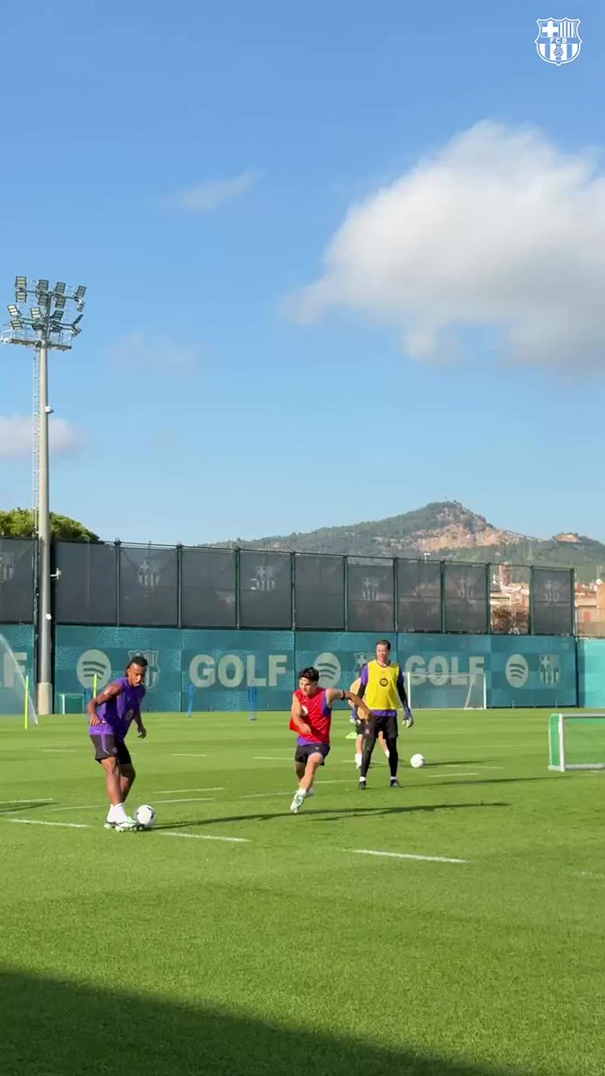 Frenkie, paying close attention ๐