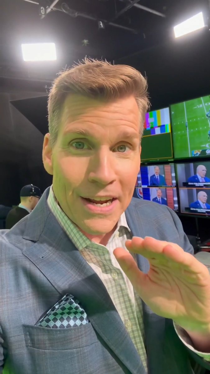 Think you can answer Scott Hanson's trivia question? It's time to test your NFL knowledge! 🧠 The 300th episode of NFL RedZone - Sunday 1:00pm ET