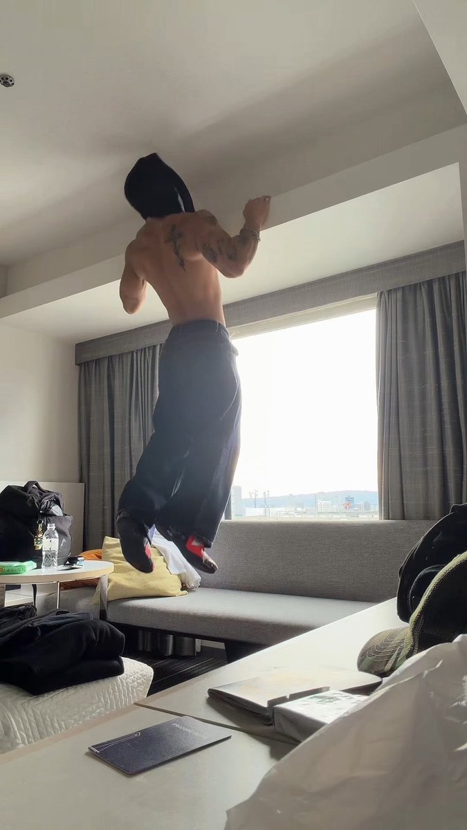 Who doesn’t love a good morning back stretch