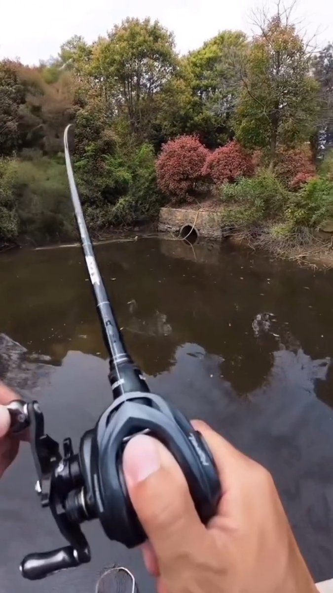 Will you try this next time you snag a lure? 👀🎣 📸@rodixrobin #ITSINOURBLOOD #outdoors #hunting #fish #fishing