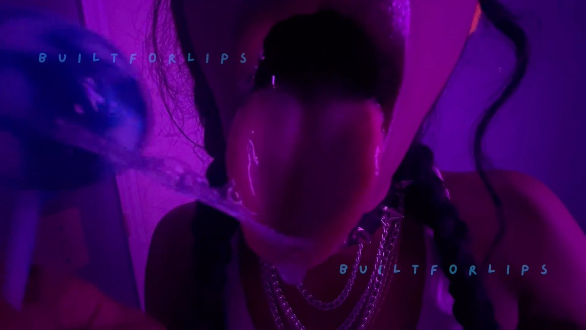 I get horny off being temptation 😖 i like sitting around ppl boyfriends slurping on popsicles & walking around with my fat ass out! I love catching them staring at my fat ass hanging out my shorts in my ass giving me that look of “ ill fuck ts out of you” & eventually i let them ;) 🍭💦🫵🏾🪅 #lipsgooner #dsl #spitfetish #ebony #goonfuel