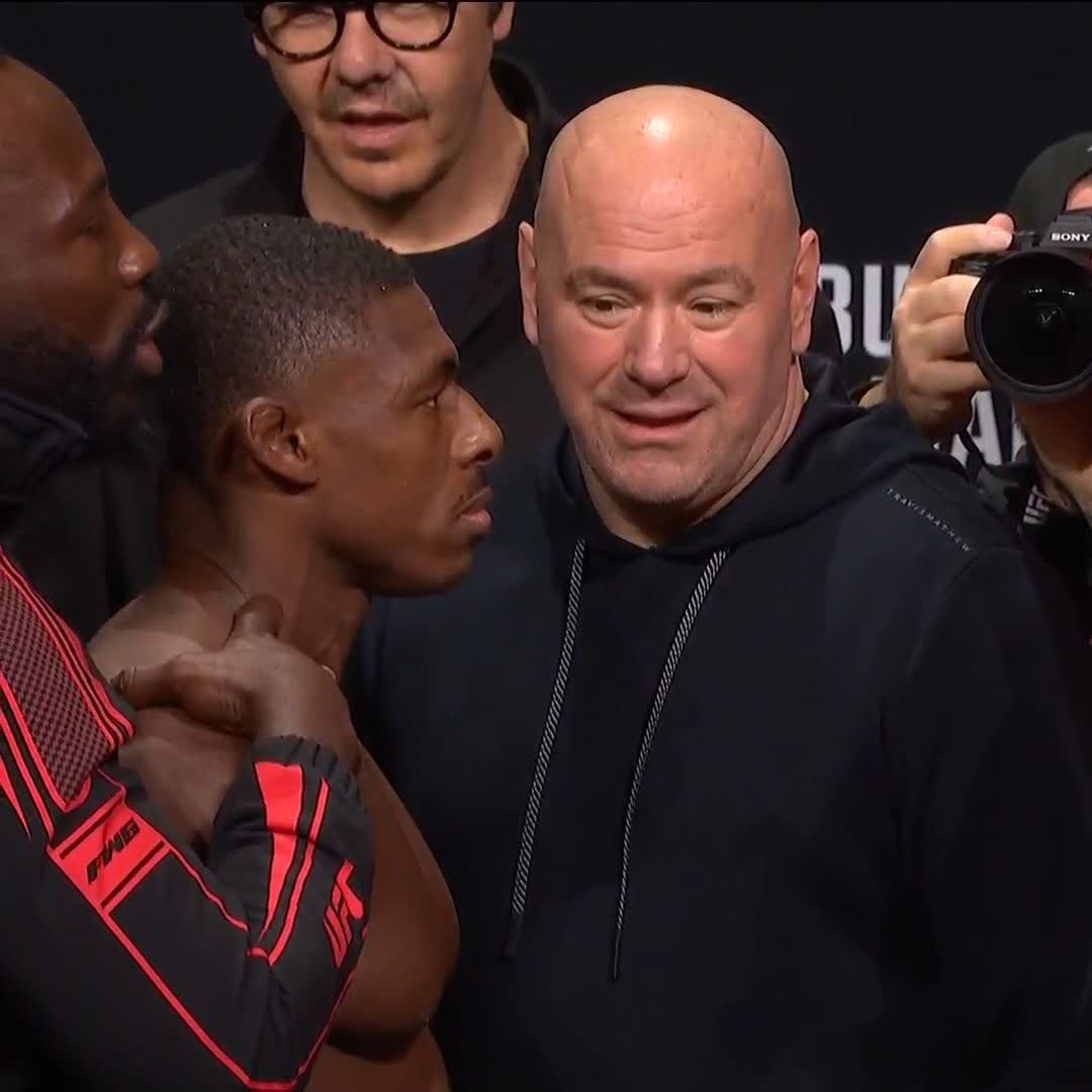 WTF le agarró un ataque de esquizofrenia a Buckley jajaja La cara de Dana diciendo "que le pasa a este loquito?" #UFCEdmonton