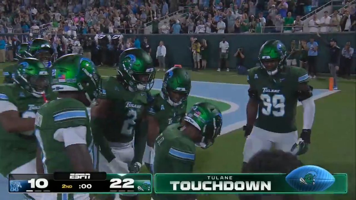 Pick-six to end the first half from Tulane 😱