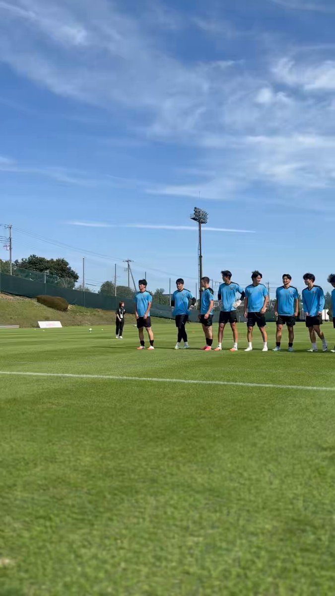 ファン・サポーターにあいさつをして、ウォーミングアップ開始です! 【広報】 #frontale