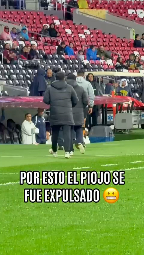 ¡NO LO PODÍA CREER! El Piojo Herrera vio rápidamente dos amarillas y reclamó fuerte la expulsión 🤷🏻♂️