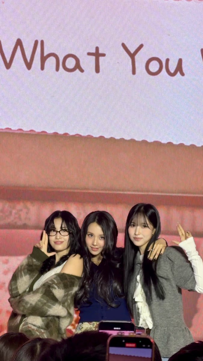 For the dance challenge, they have to dance to 'Shoot' and Chaeyoung chose Mina to dance it CY: Mina unnie can dance to it. I choose her.