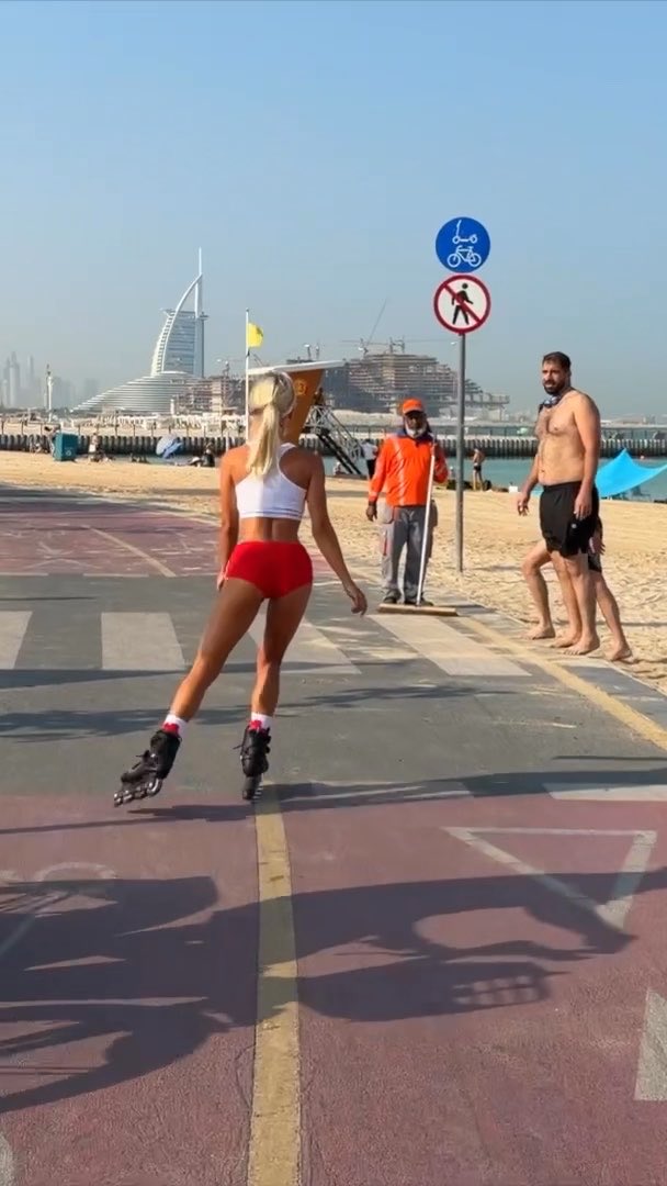 DUBAI. Kite Beach. ROLLER Girl The new episode is already on the channel ⬇️