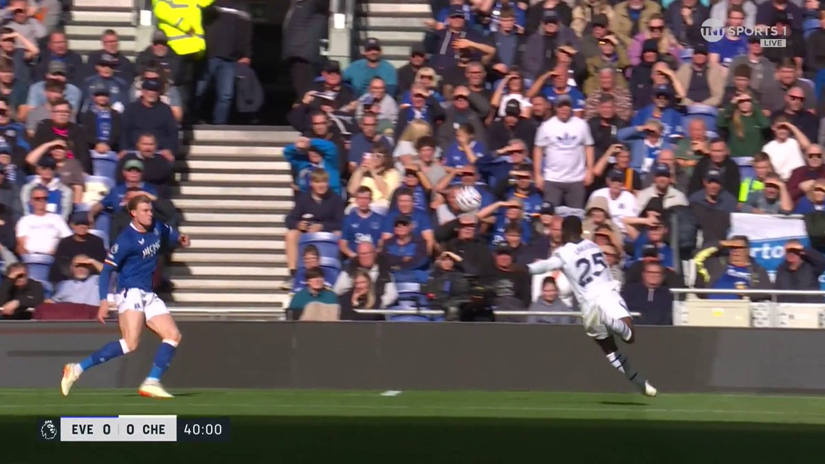 Caicedo rattles the woodwork with a stunning effort! 💥 Watch live on TNT Sports and HBO Max 📺