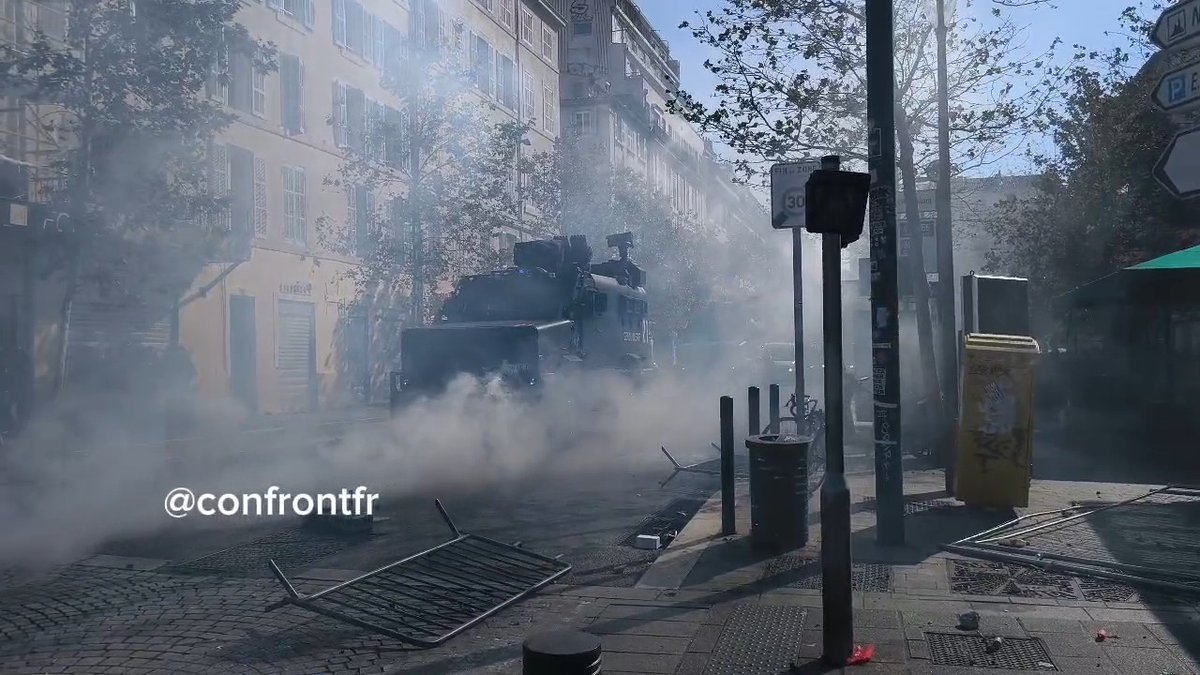 ❗️ [ 🇫🇷 FRANCE ] 🔸 Vidéo d'un VIPG Centaure déployé dans les rues de Marseille alors que la situation est extrêmement tendue en ce 17 octobre.