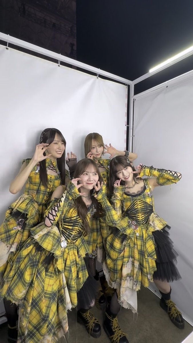 #ガルアワ2026AW バックステージプリ📸♥️ 乃木坂46 乃木坂46 岩本蓮加・賀喜遥香・田村真佑・弓木奈於 #人生4カット 人生4カット(インセンネコッ) ─────── 次回 #ガルアワ2027SS 🌈✨ 4月29日(木・祝)代々木第一体育館にて開催🪩♡