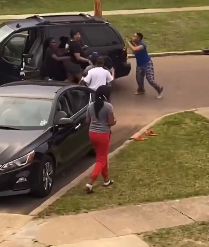 The guy in the red shirt is the only one who made a good decision in this entire video... #CityLife #3rdworld #police #crime #screaming #obesity #EBT #diabetes #wig