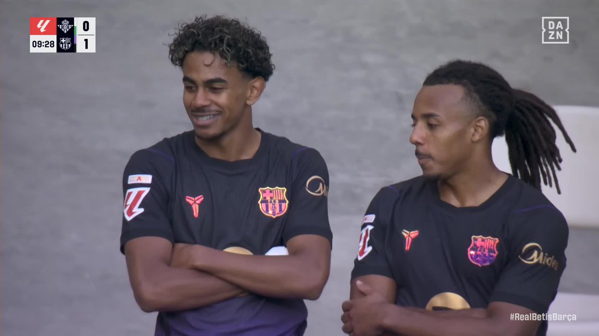 SE SIENTA Y SE CRUZA DE BRAZOS TRAS HACER UN GOL SENCILLAMENTE ESPECTACULAR 🔥 LO DE ESTE CHAVAL ES UNA LOCURA. SIMPLEMENTE LAMINE YAMAL 🤝 #LALIGAenDAZN⚽