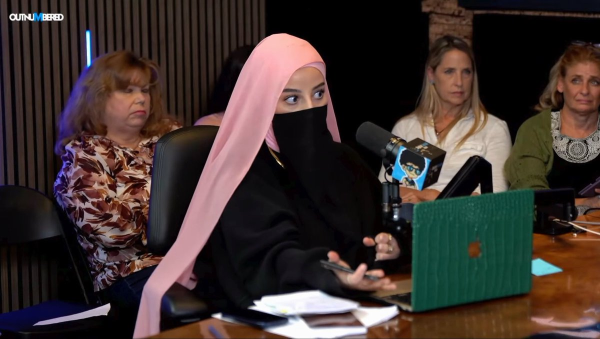 ⚠️🚨 SHOCKING 🚨⚠️ Muslim woman gets Christian to concede that Jesus did not claim to be God in 30 seconds. He did however, claim to be sent BY God. 👇🏽