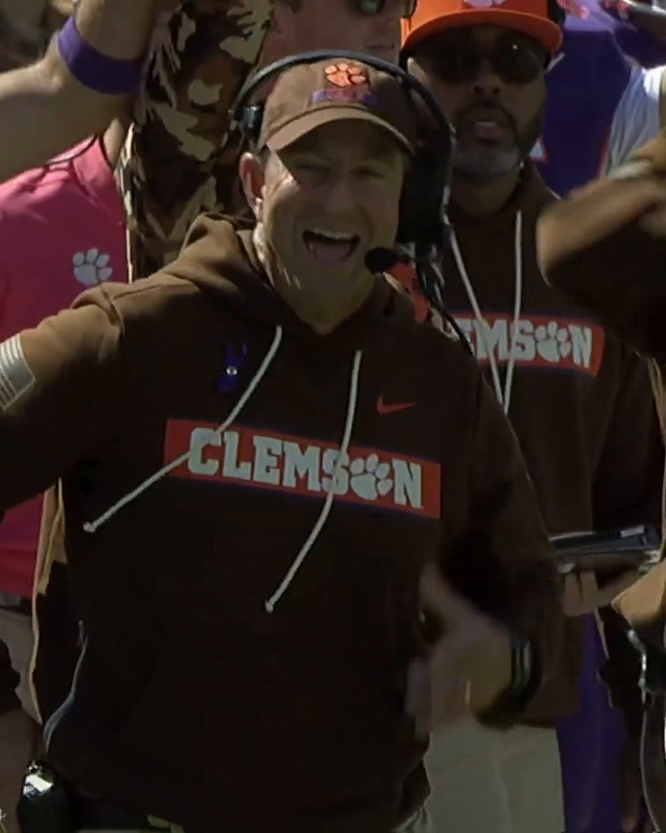 CLEMSON WITH A 59-YD FIELD GOAL 😯 Wait for Dabo's reaction 😅