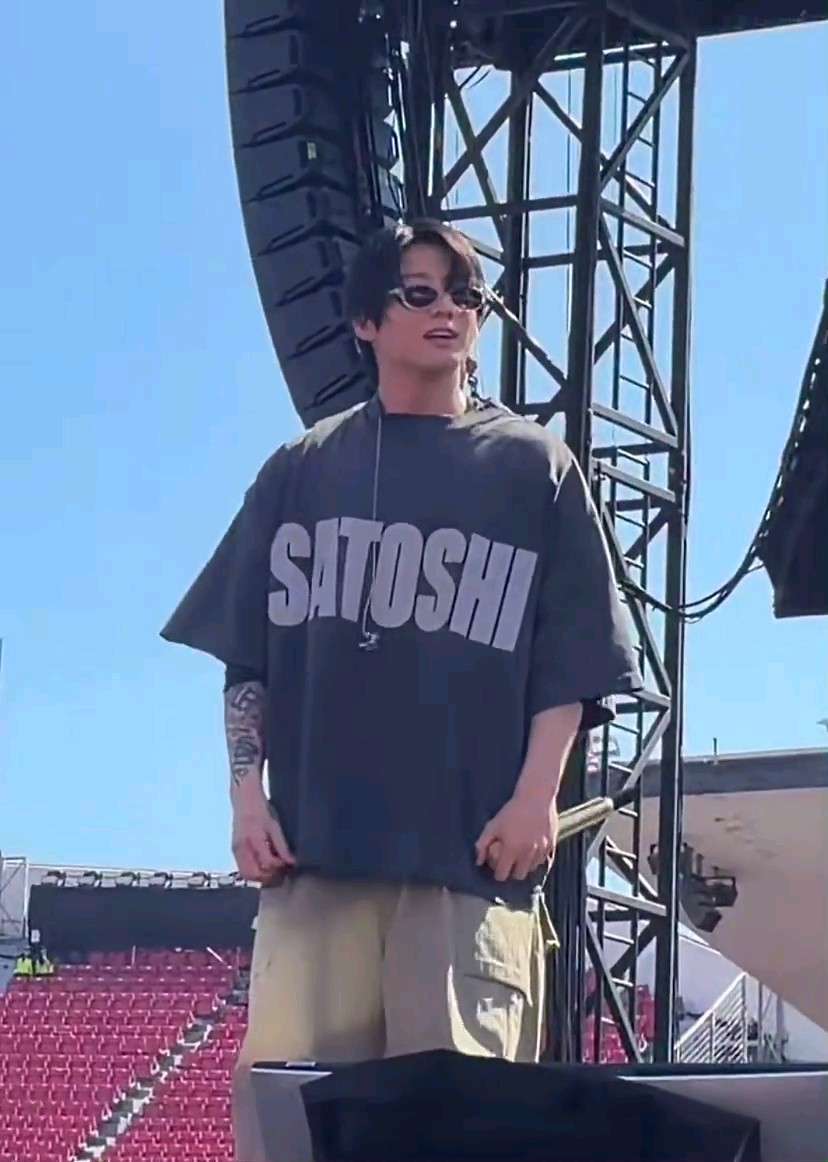 JUNGKOOK LOOKS SO GOOD 💘🥹