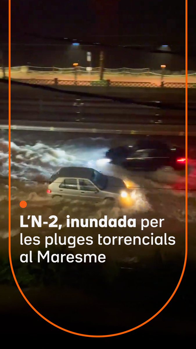 És una de les imatges que ha deixat l’episodi de pluges torrencials d’aquest dissabte: l’N-2 inundada al seu pas pel Maresme, una de les comarques més afectades pels aiguats i on també es busca una dona desapareguda a Cabrera de Mar