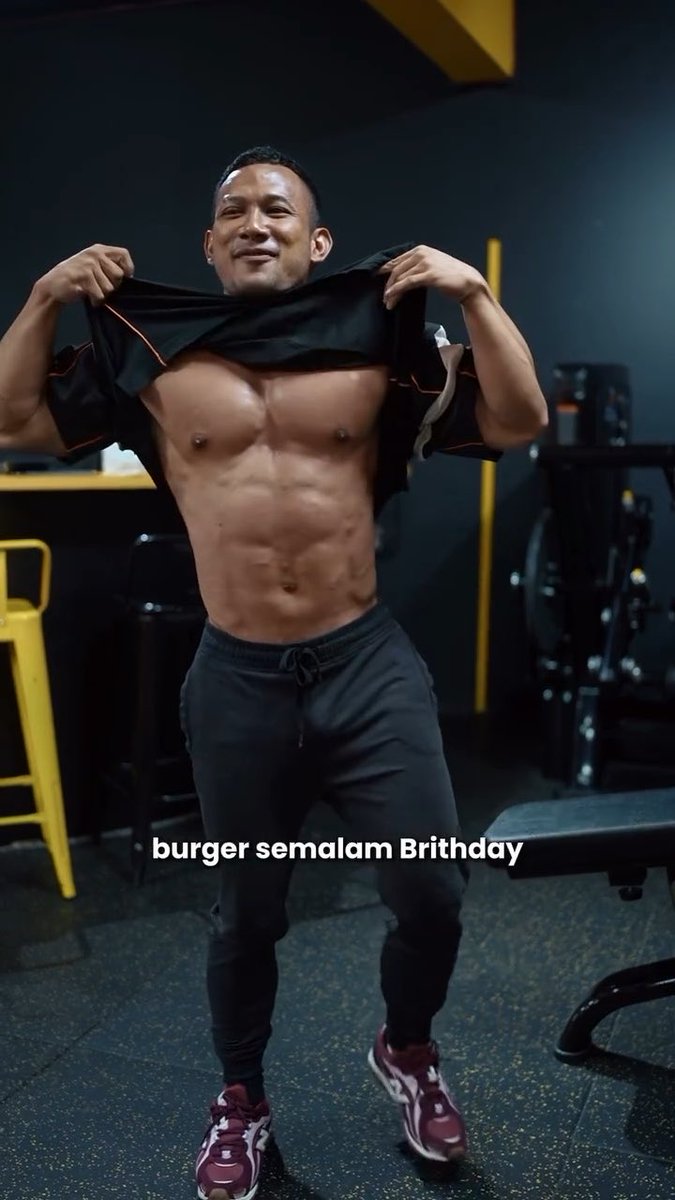 Malaysian Bodybuilders Trainer 🏋️ 💪🏻💪🏻 If you want to watch his video chat to Admin Preview group: