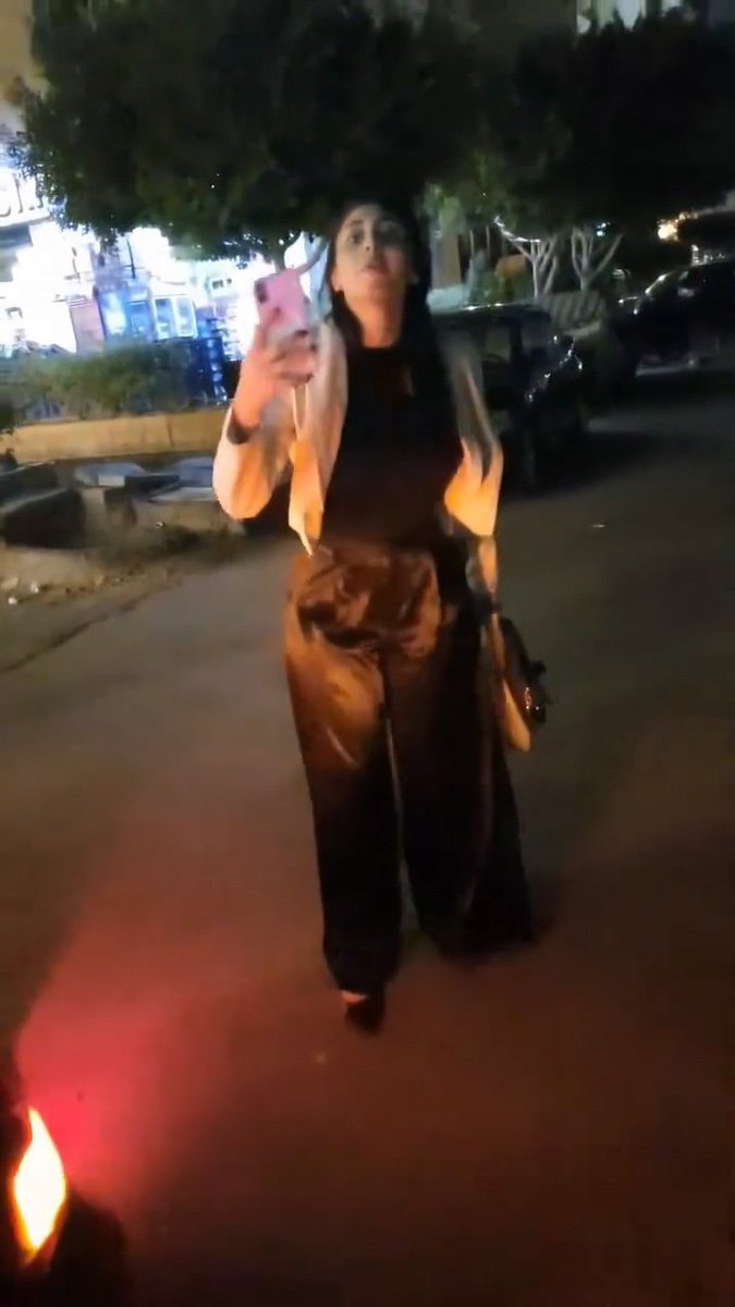 ⛔ " انا جوزي ظابط يلا هحبسك " ياعم بتقولك بحب امك 😂 بتلحن بس مش احلي من لحن بهجت صابر بكره هستناكي انتي وحضرت الظابط ع الصفحه منوره بنفس الطقم القمر ده ! الضابط هينفعك في حاجه واحده بس لما يخدخل ليكي عيش وحلاوه هيدخلك بروست من عند كرم الشام !