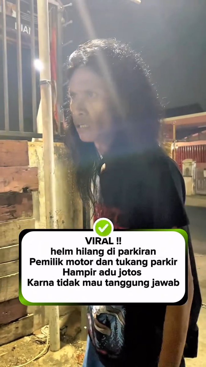 Tukang parkir tai cok, lu tuh dibayar buat jagain motor + helmnya sekalian. Wajah lu noh kek jenglot idup